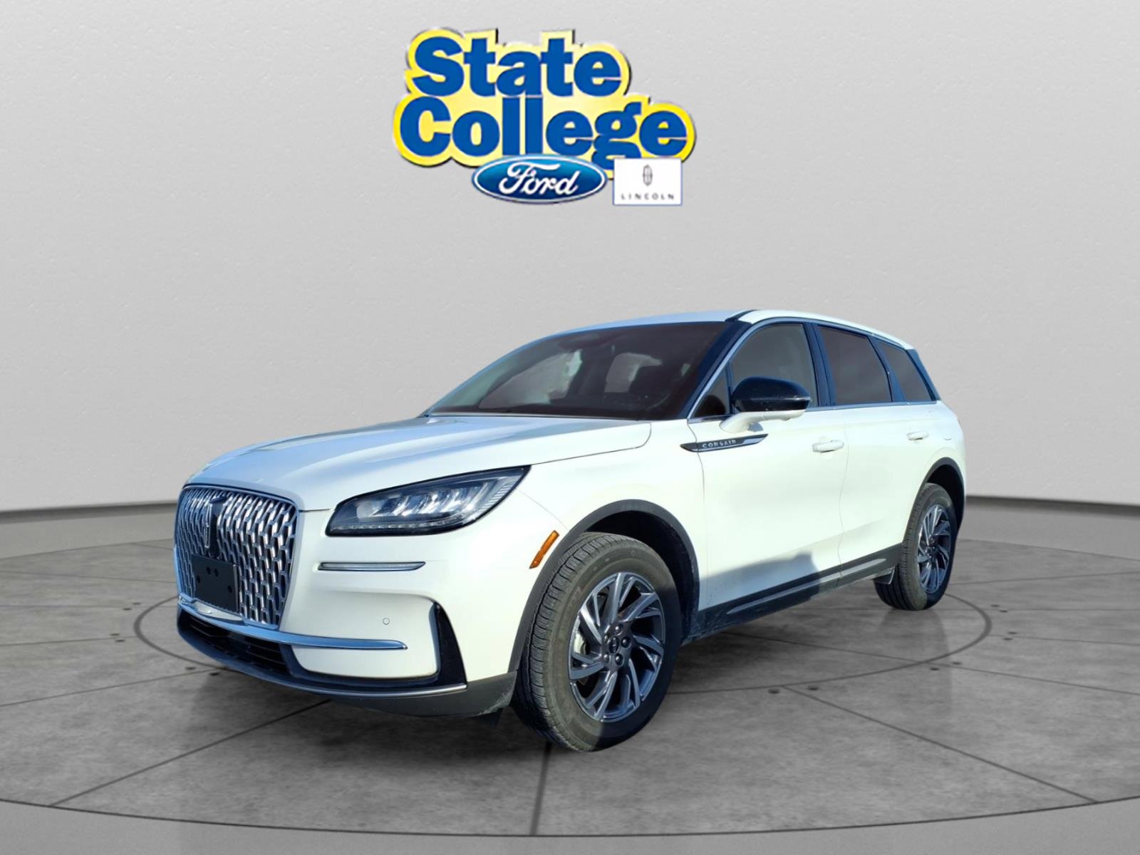 Used 2025 Lincoln Corsair AWD w/ Equipment Group 101A image 1