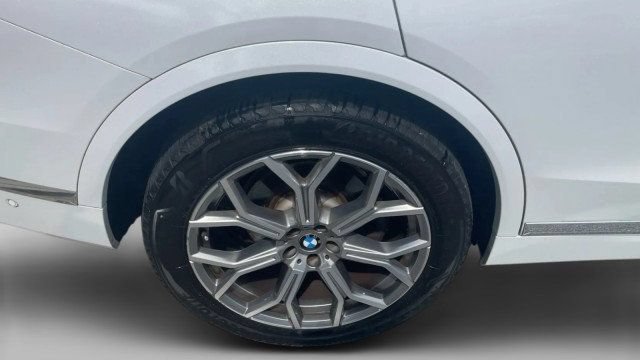 Used 2023 BMW X7 xDrive40i AWD/4WD image 4