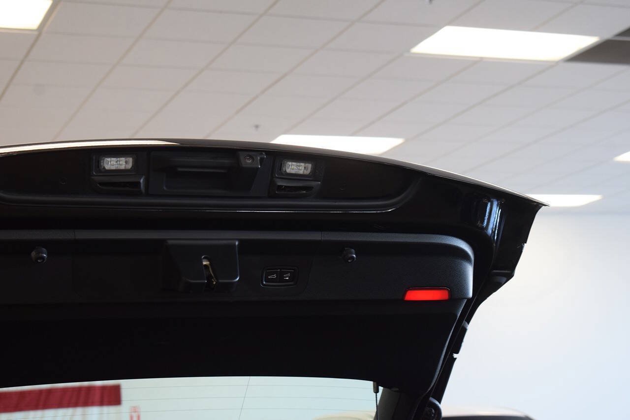 Used 2018 Porsche Panamera 4 AWD/4WD image 39