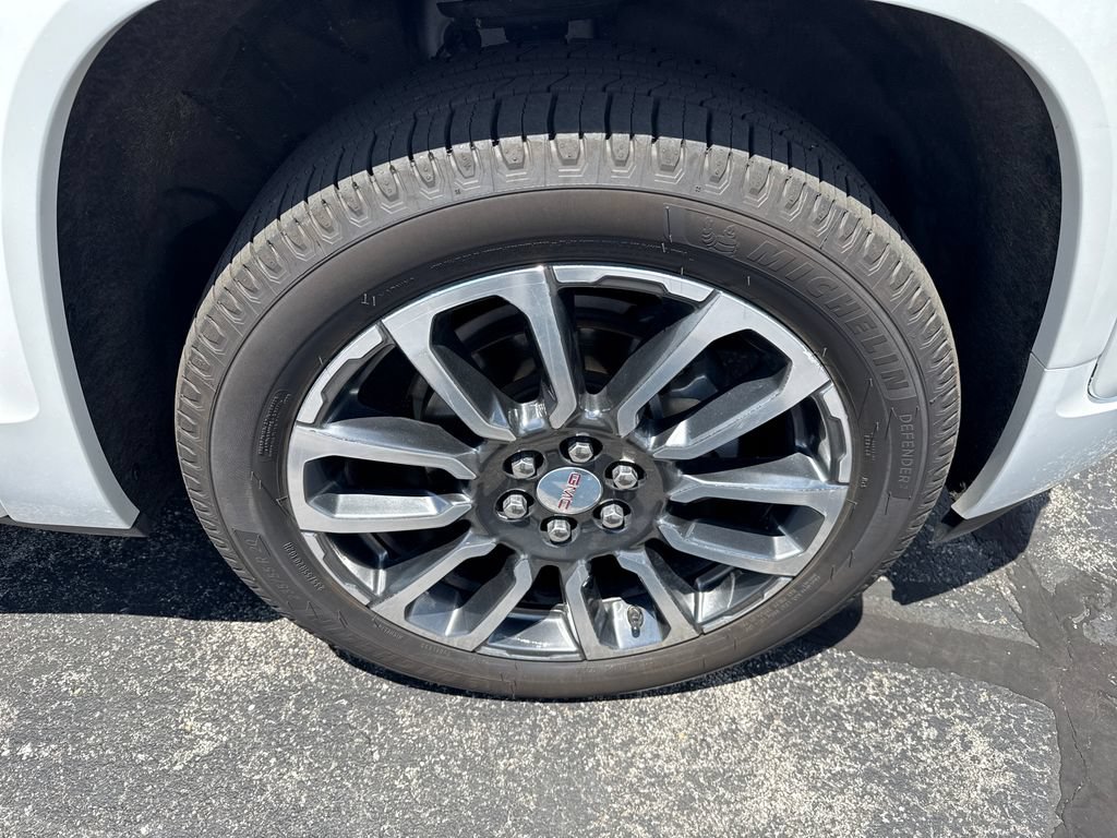 Used 2020 GMC Acadia Denali w/ Technology Package FWD image 29