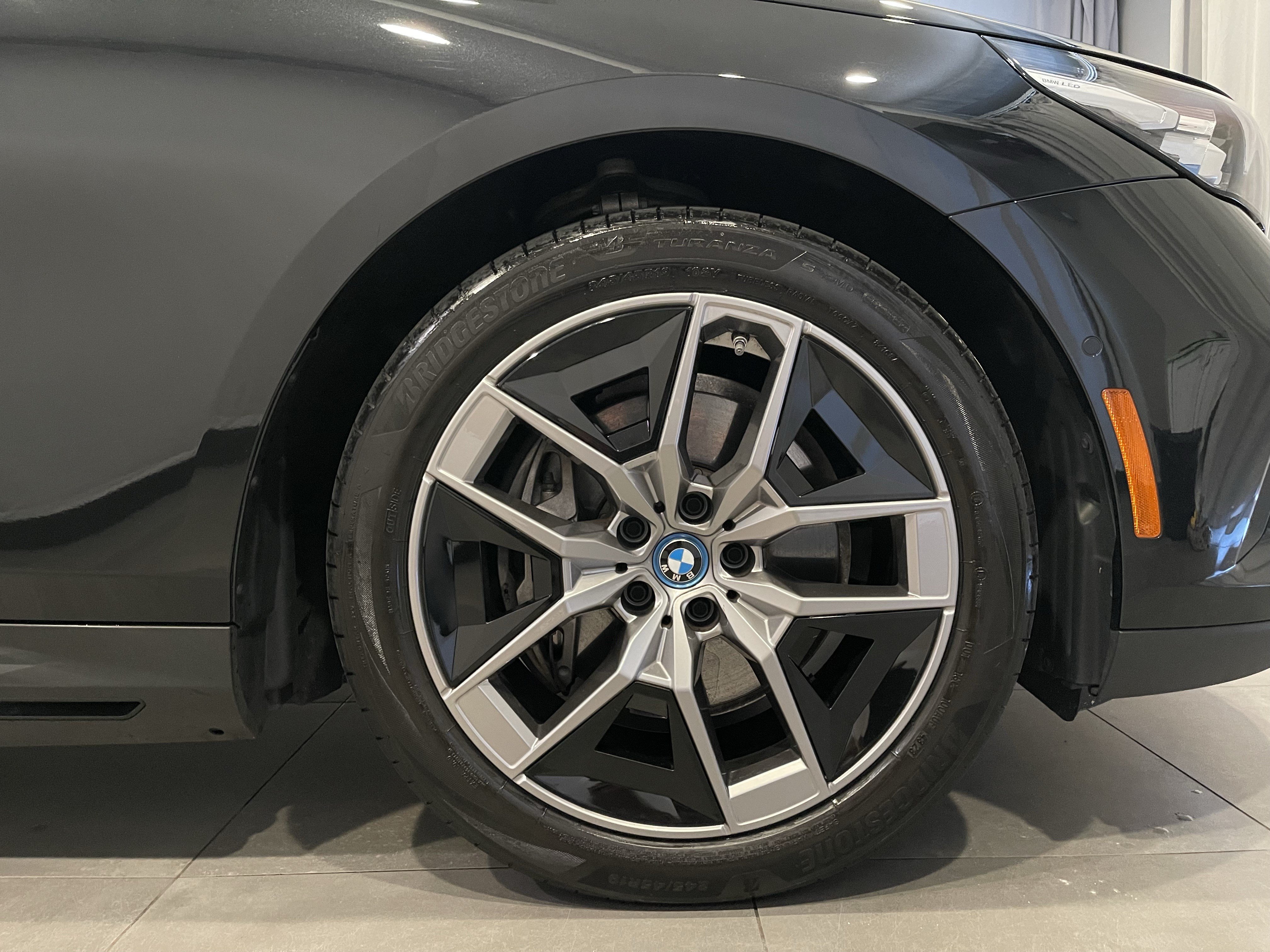 Used 2024 BMW i5 eDrive40i w/ Premium Package RWD image 10