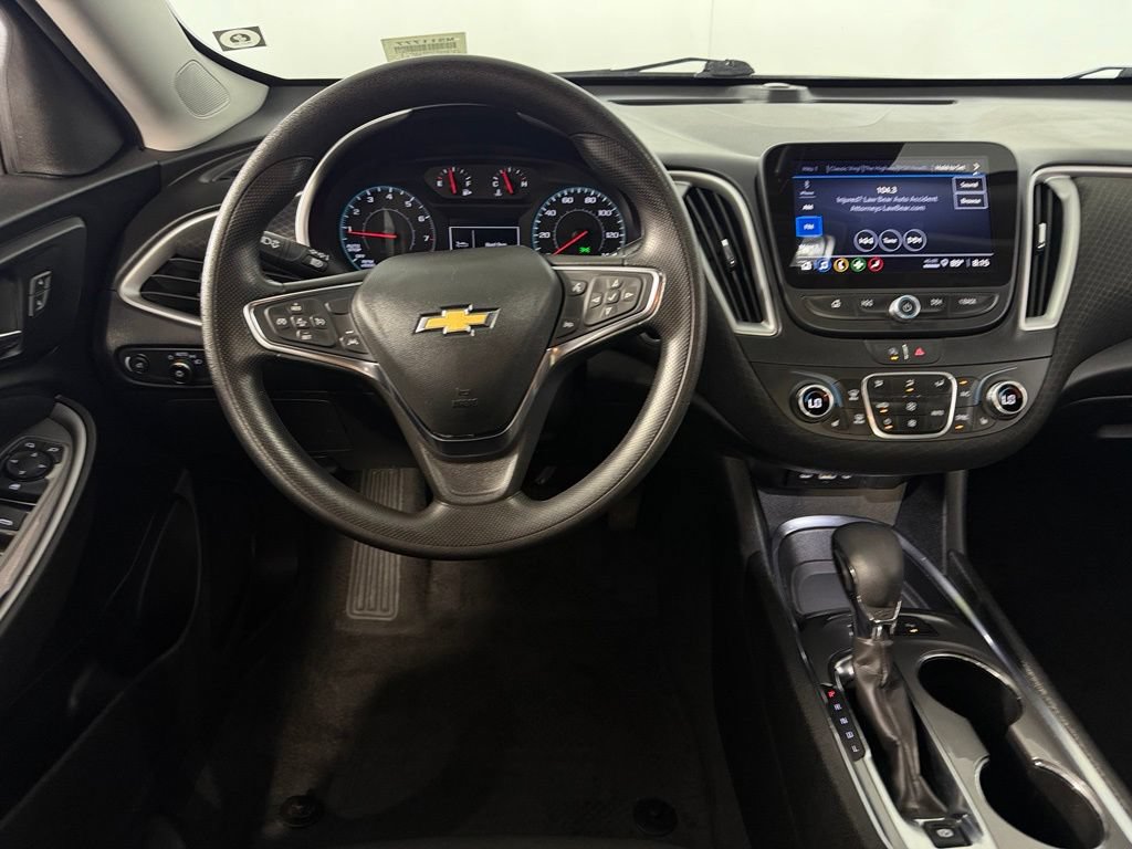 Used 2025 Chevrolet Malibu LT FWD image 14
