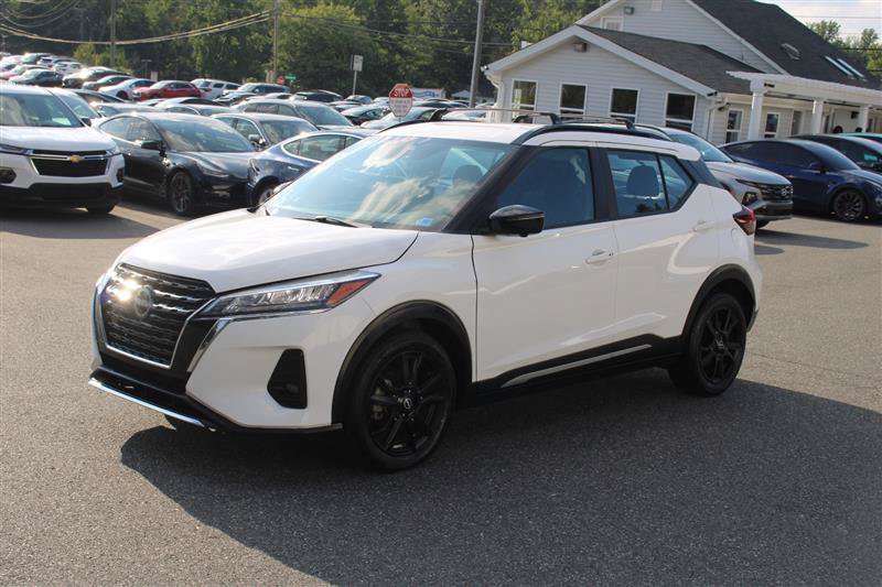 Used 2023 Nissan Kicks SR w/ Interior Electronics Package FWD image 4