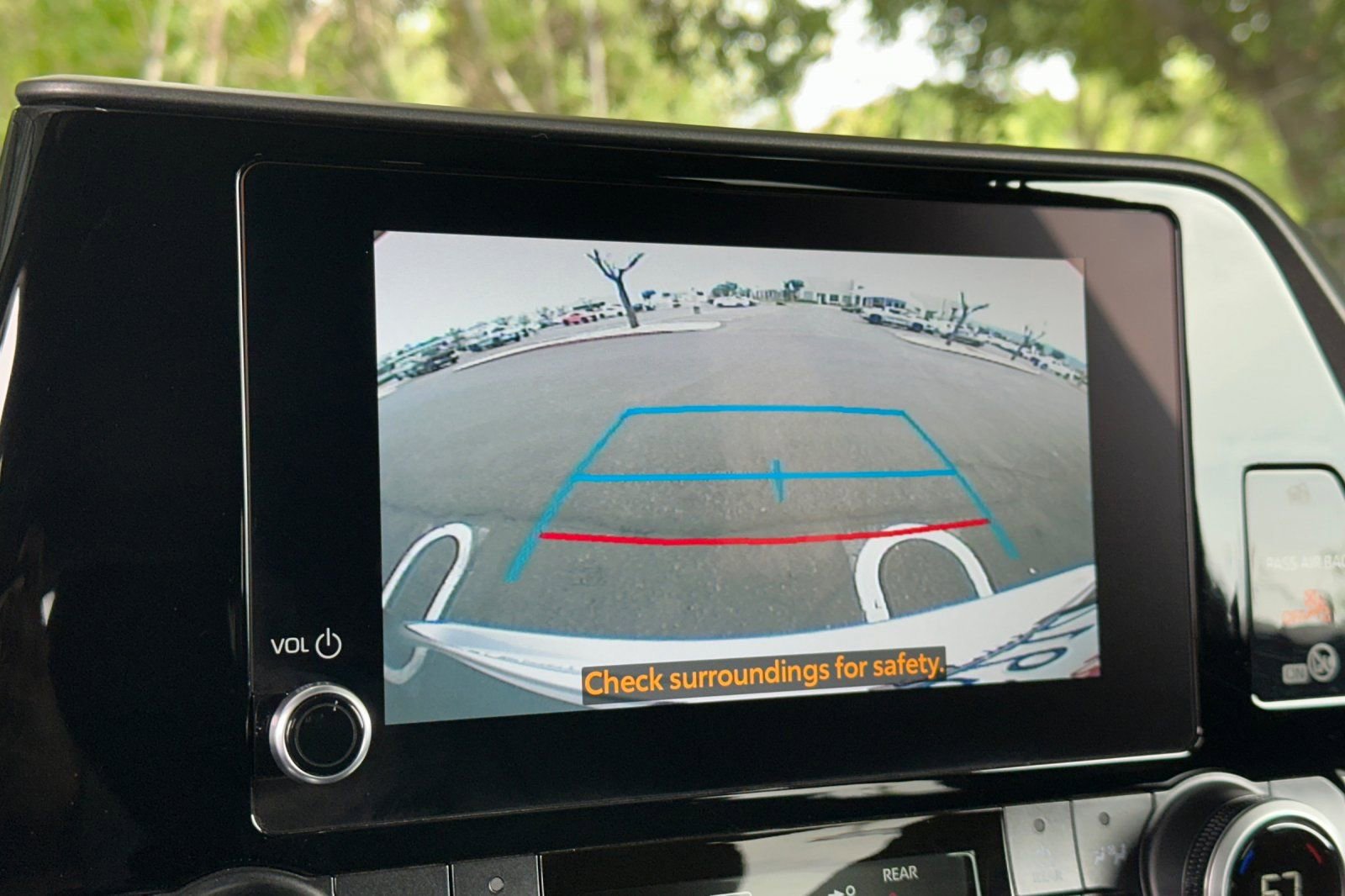 Used 2025 Toyota Highlander LE image 23