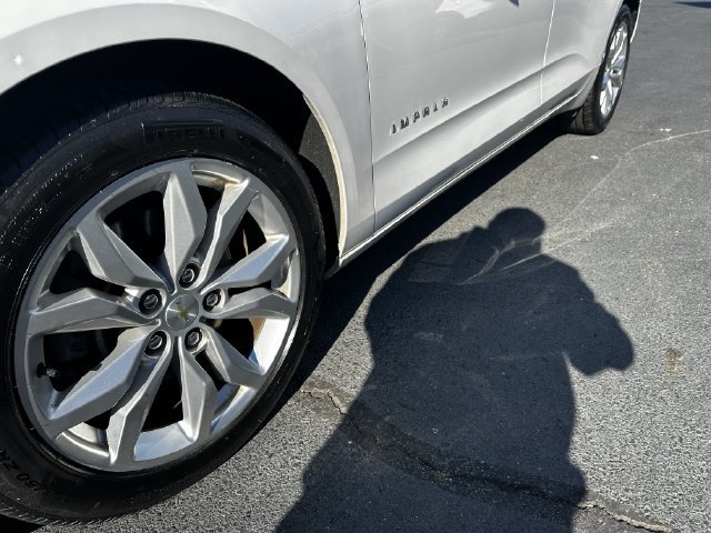 Used 2018 Chevrolet Impala LT w/ Sunroof and Spoiler Package FWD image 12