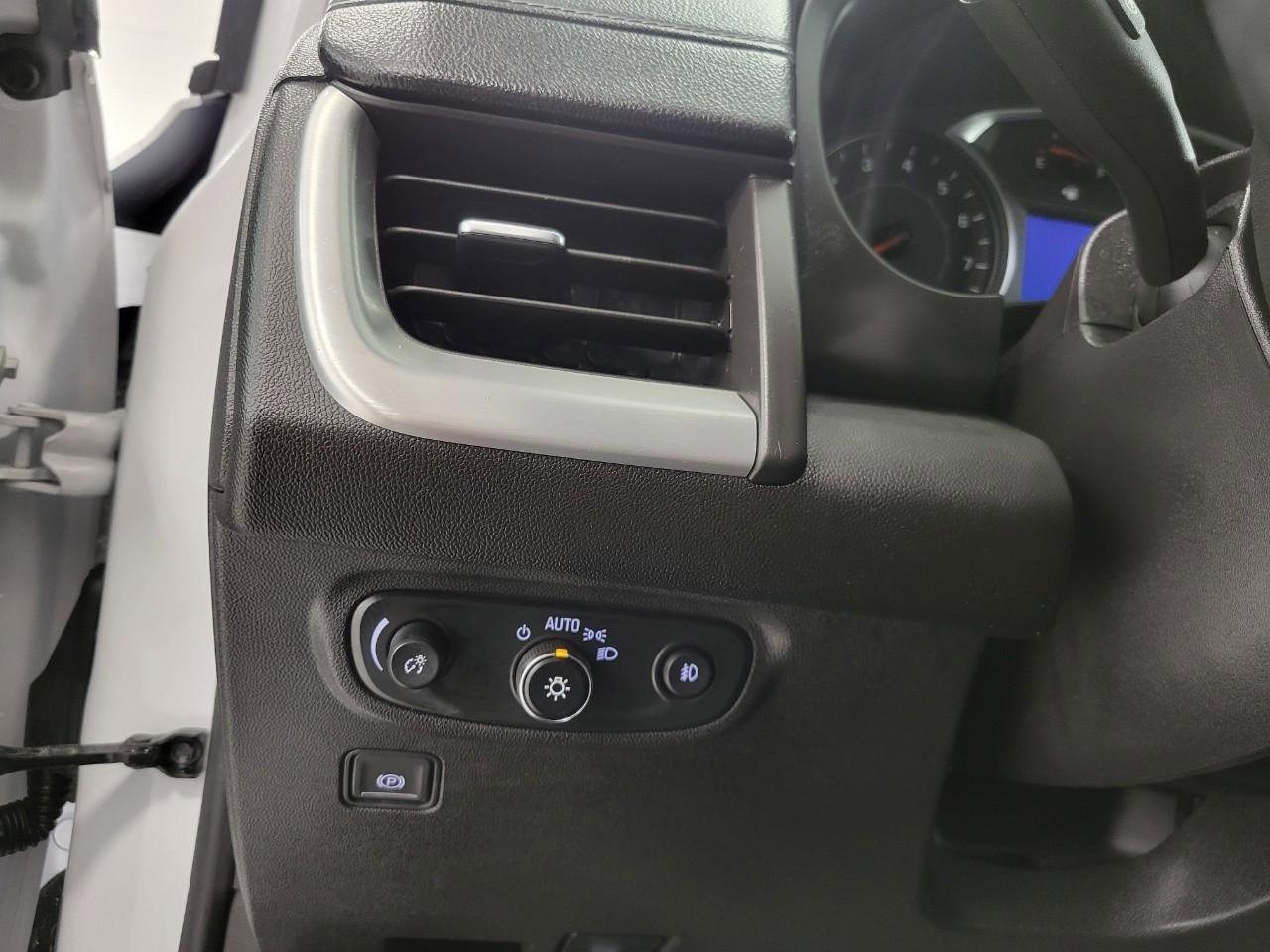 Used 2024 GMC Terrain SLT image 11