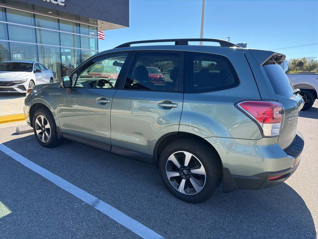 Used 2017 Subaru Forester 2.5i Premium w/ All-Weather Package image 4