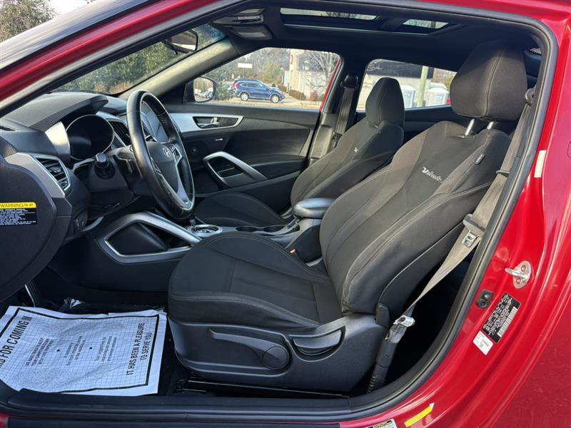 Used 2017 Hyundai Veloster Value Edition image 7