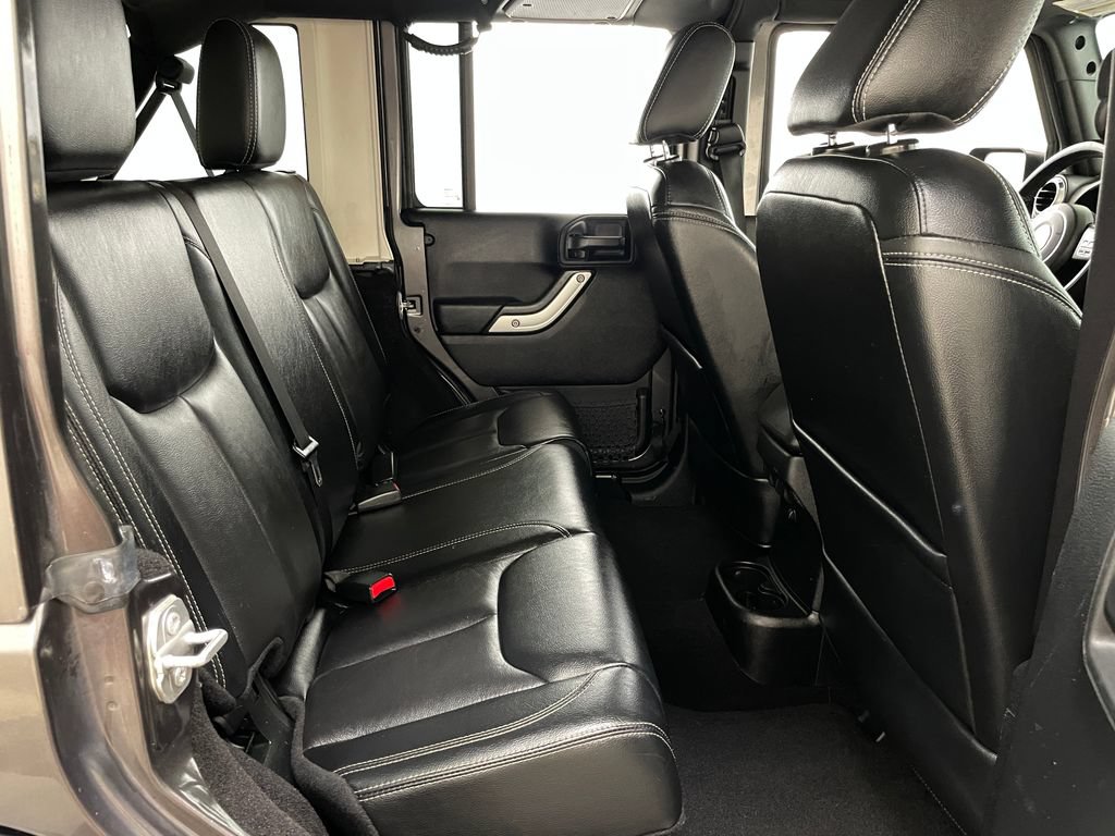 Used 2016 Jeep Wrangler Unlimited Sahara AWD/4WD image 38