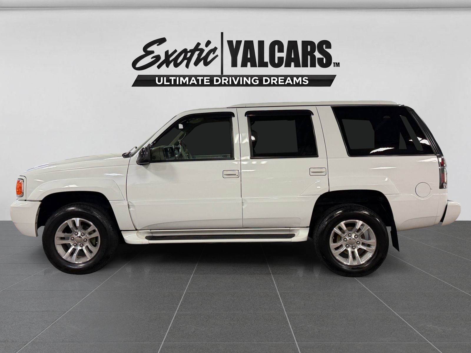 Used 2000 Cadillac Escalade 4WD image 2