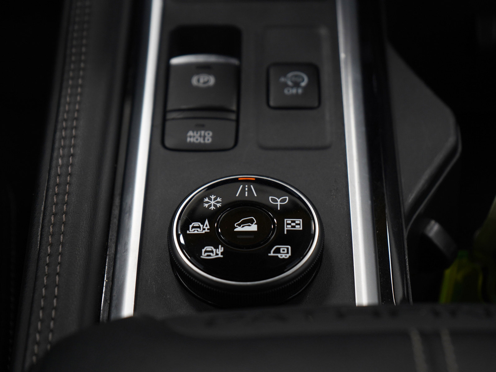 Used 2024 Nissan Pathfinder Platinum image 24