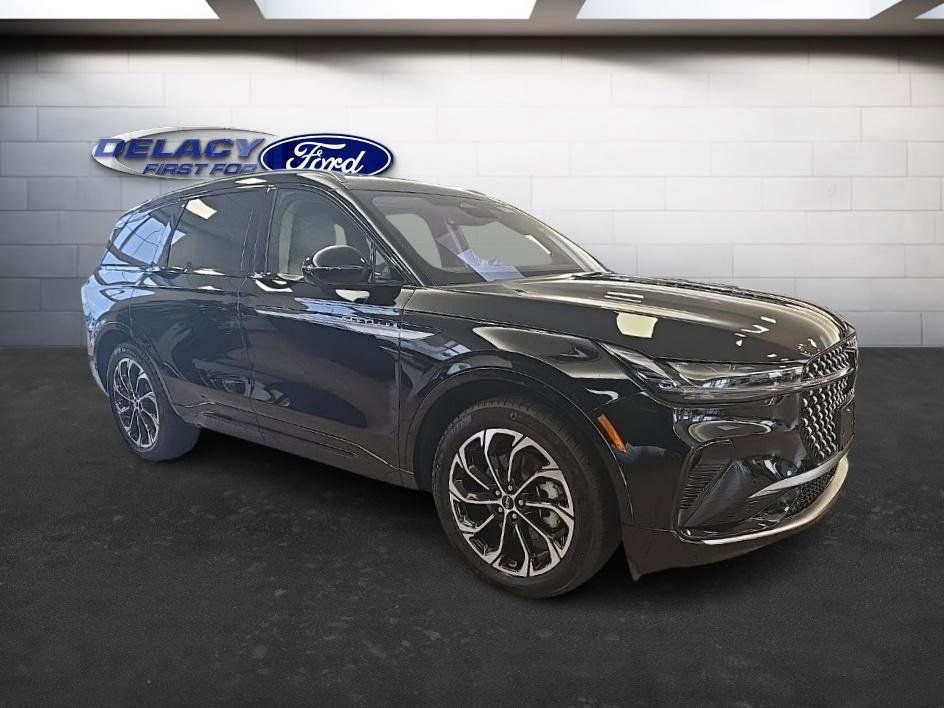 Used 2025 Lincoln Nautilus Reserve image 7