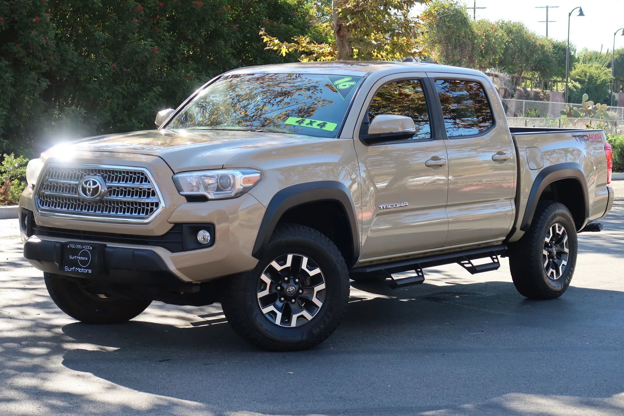 Used 2016 Toyota Tacoma TRD Off-Road w/ Premium & Technology Package AWD/4WD image 2