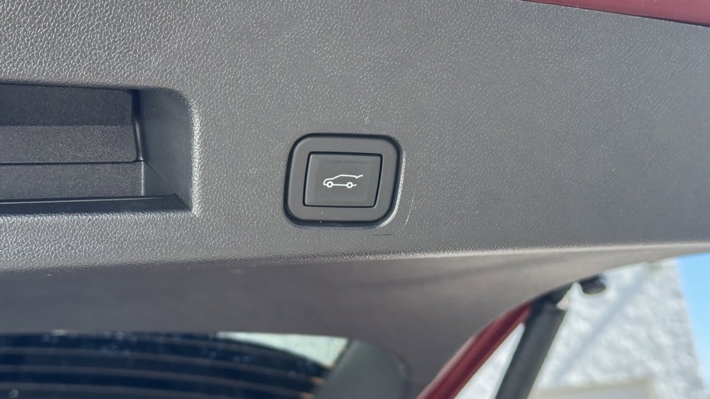 Used 2025 GMC Acadia Denali w/ Super Cruise Package image 18