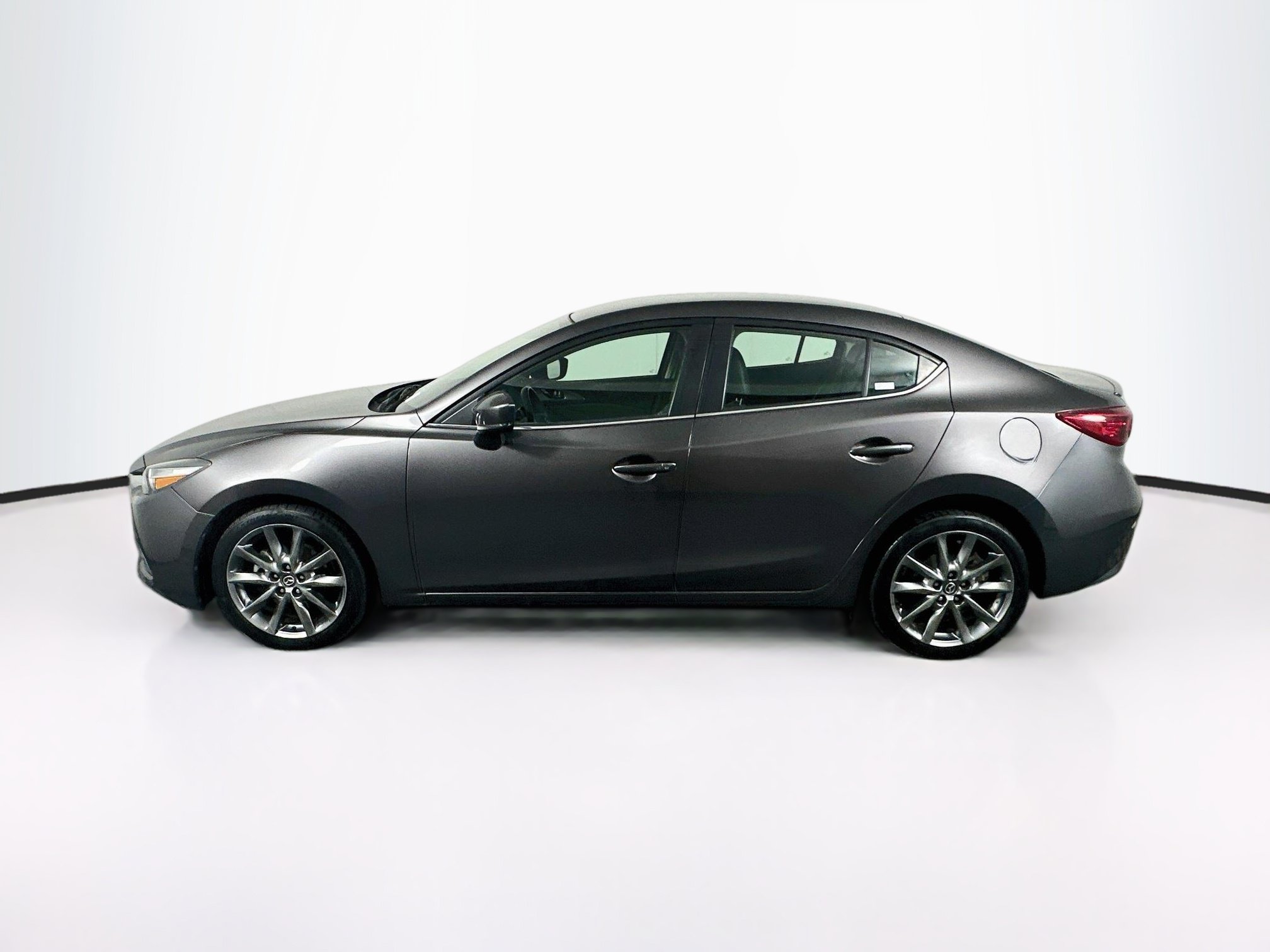 Used 2018 MAZDA MAZDA3 Touring FWD image 4