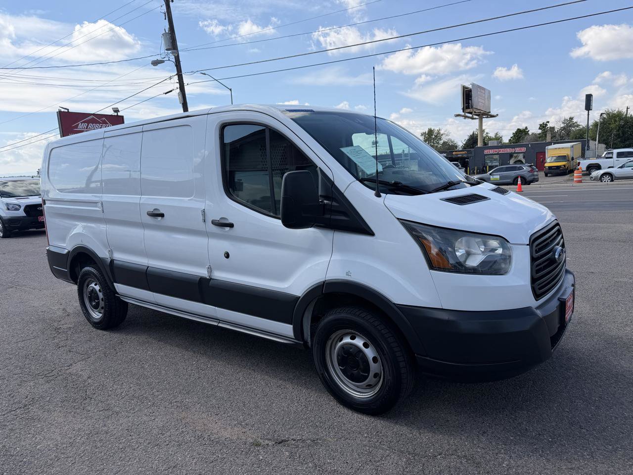 Used 2018 Ford Transit 250 130 Low Roof RWD image 2