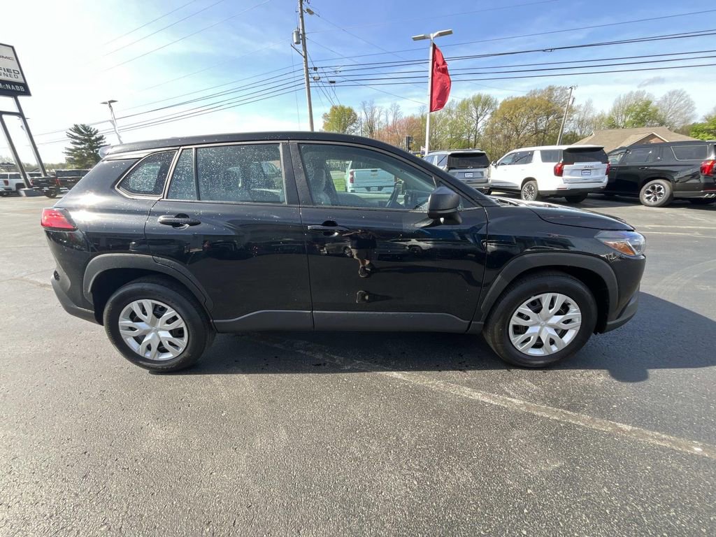 Used 2025 Toyota Corolla Cross L image 8