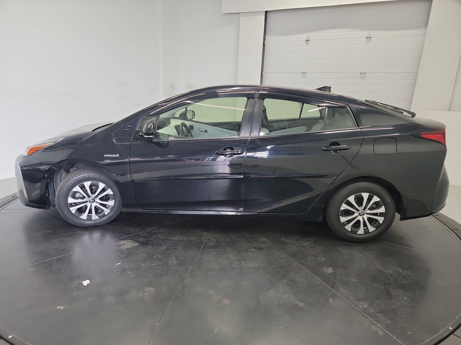 Used 2019 Toyota Prius XLE AWD/4WD image 4