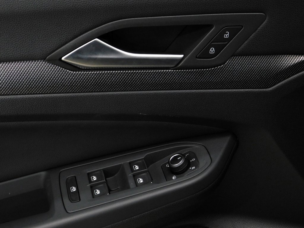 Used 2025 Volkswagen Golf image 28