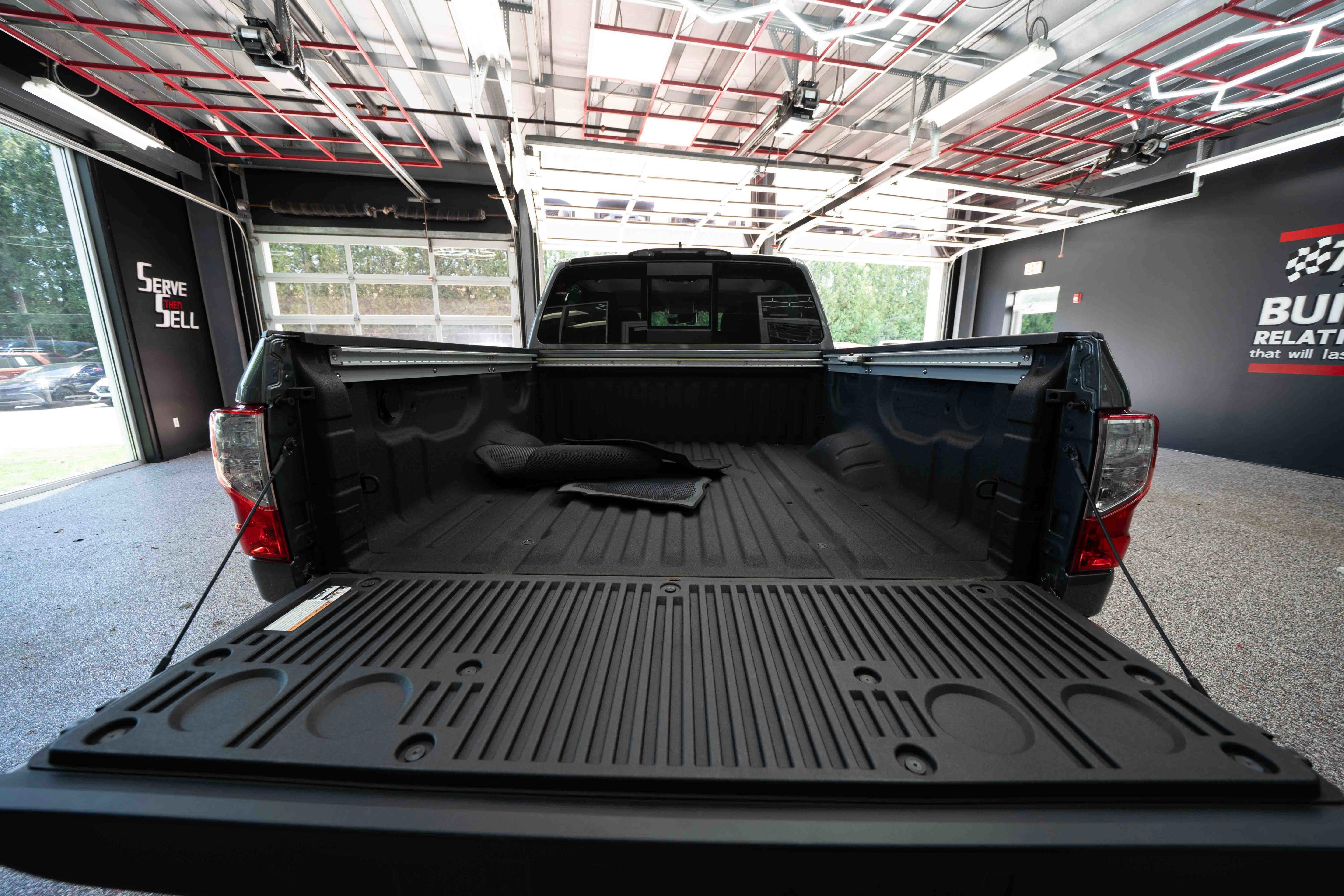 Used 2024 Nissan Titan SV w/ SV Convenience Package AWD/4WD image 27