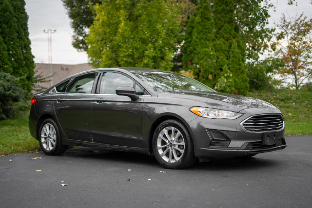 Used 2020 Ford Fusion SE FWD image 3
