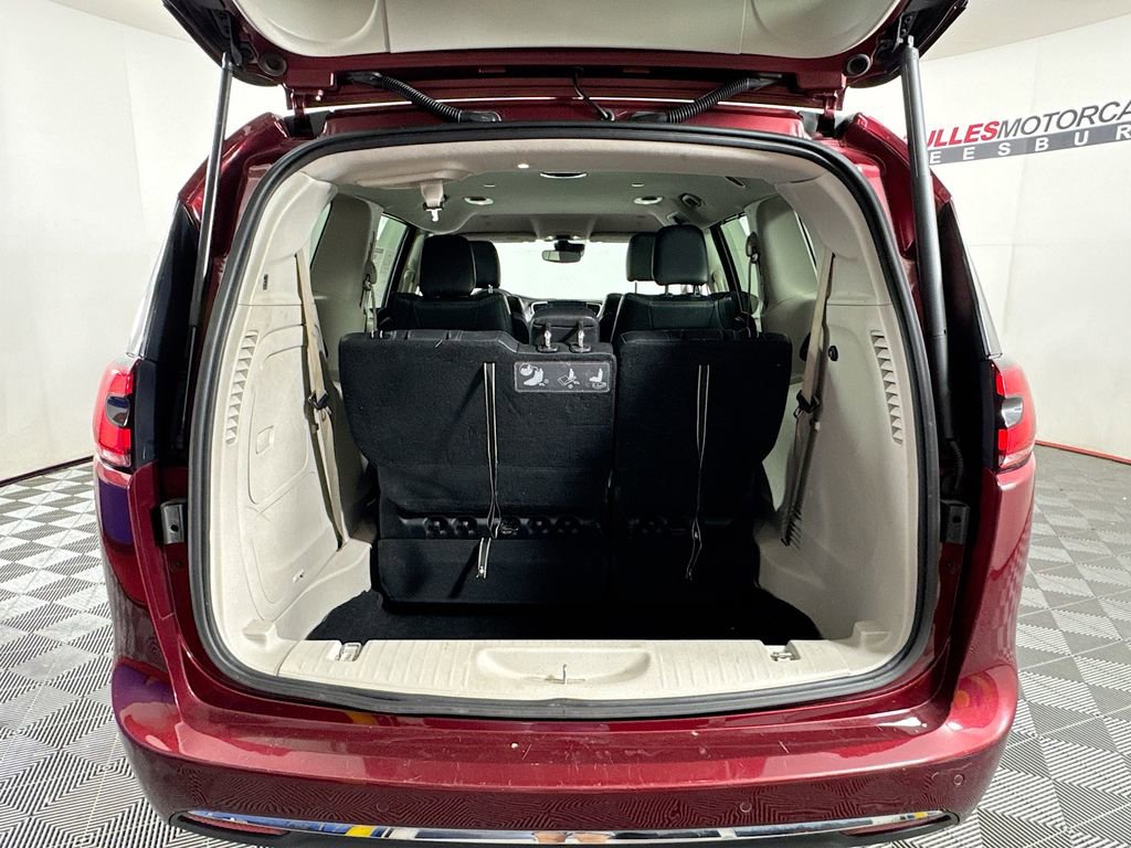 Used 2021 Chrysler Pacifica Touring-L w/ Uconnect Theater Family Group image 27