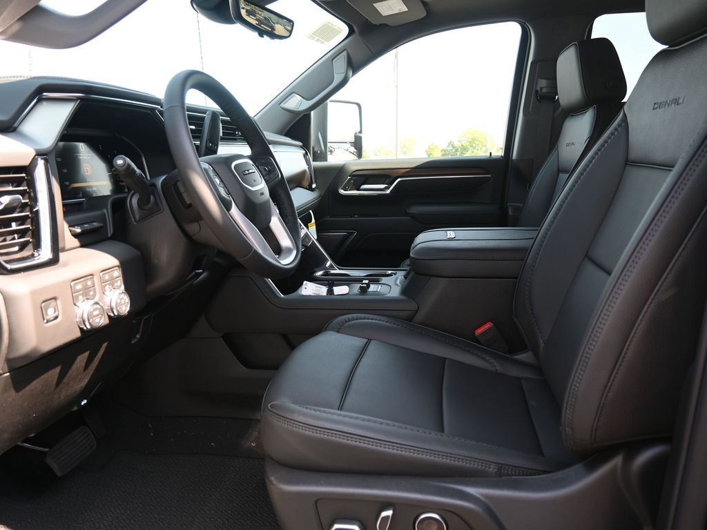New 2026 GMC Sierra 3500 Denali w/ Denali Reserve Package image 16
