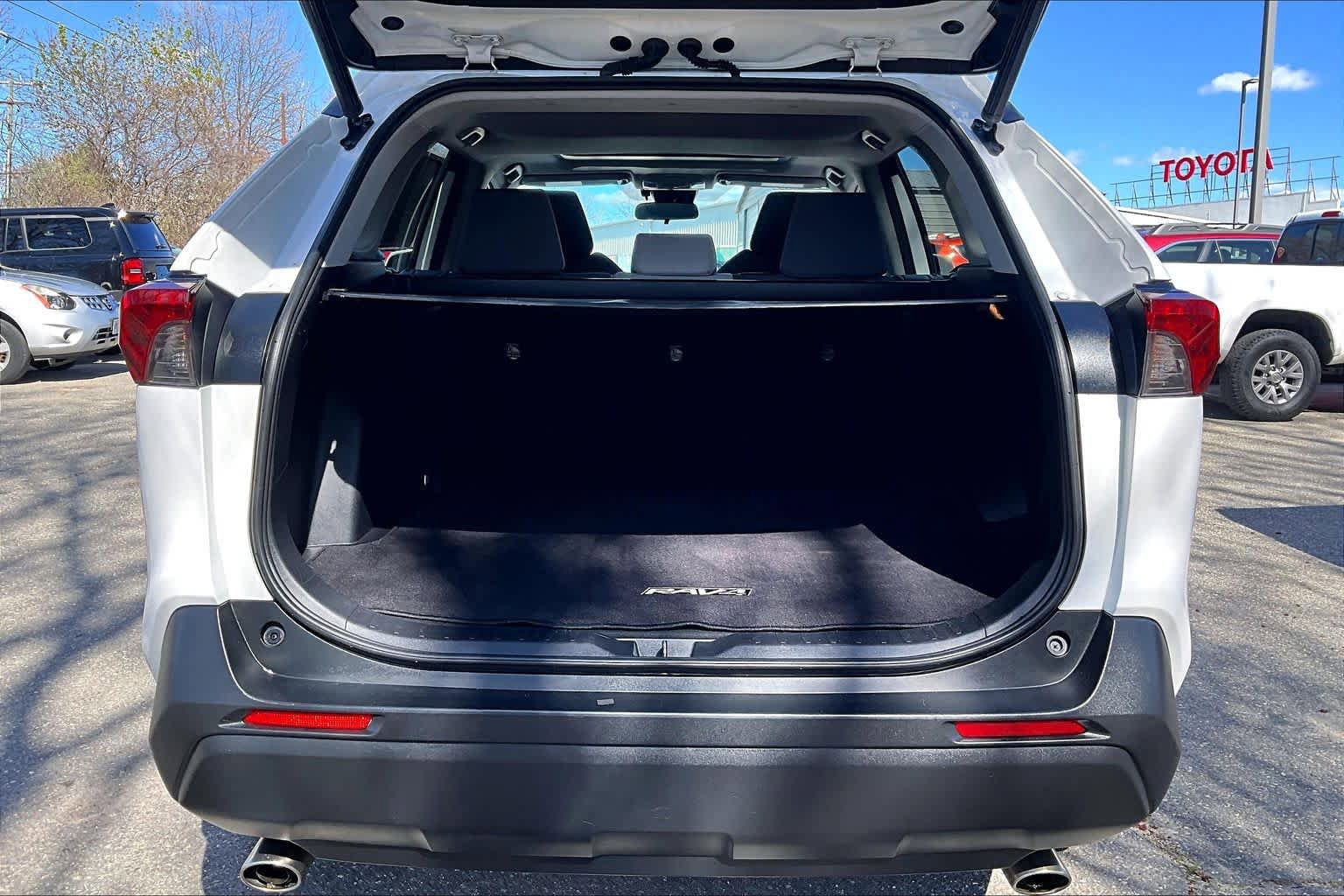 Certified 2019 Toyota RAV4 XLE w/ Convenience Package AWD/4WD image 31