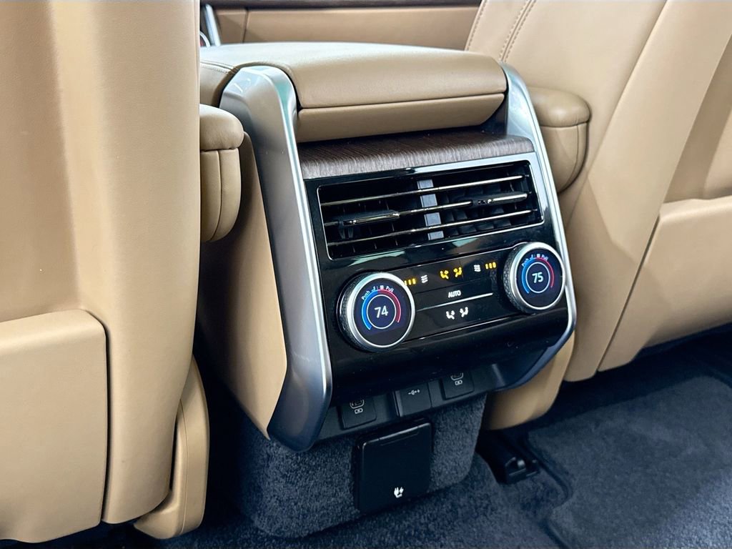 Used 2023 Land Rover Range Rover Long Wheelbase SE image 16