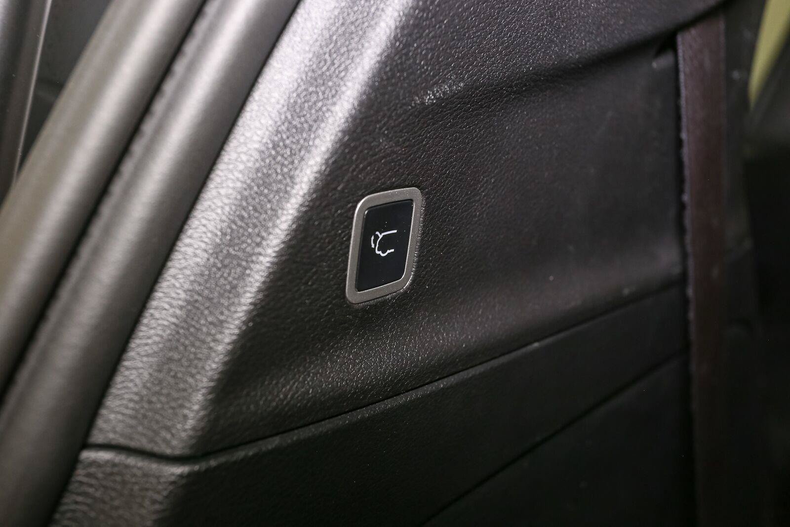 Used 2025 Chrysler Pacifica Select FWD image 12