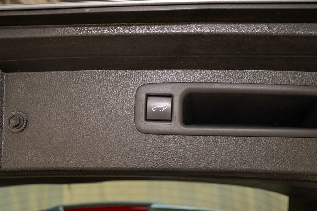 Used 2022 Toyota Highlander XLE image 6