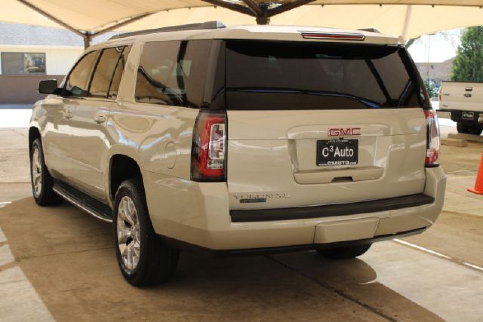 Used 2015 GMC Yukon XL SLT w/ Open Road Package image 9