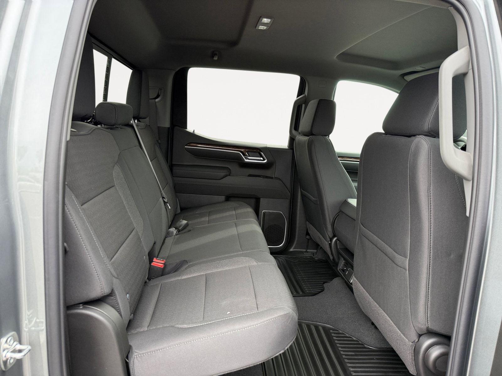 New 2026 GMC Sierra 1500 SLE w/ Preferred Package image 18