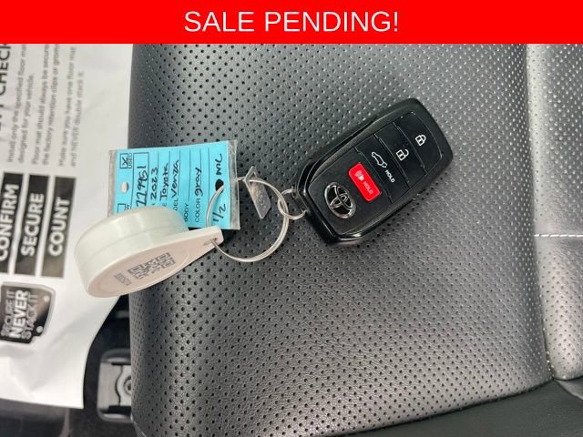 Used 2023 Toyota Venza Limited image 27