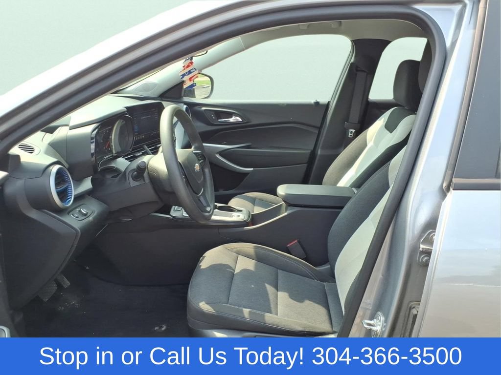 Used 2024 Chevrolet Trax LS w/ LS Convenience Package FWD image 9