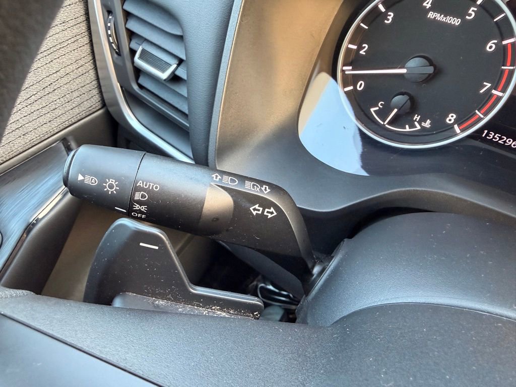 Used 2023 Nissan Rogue S AWD/4WD image 13