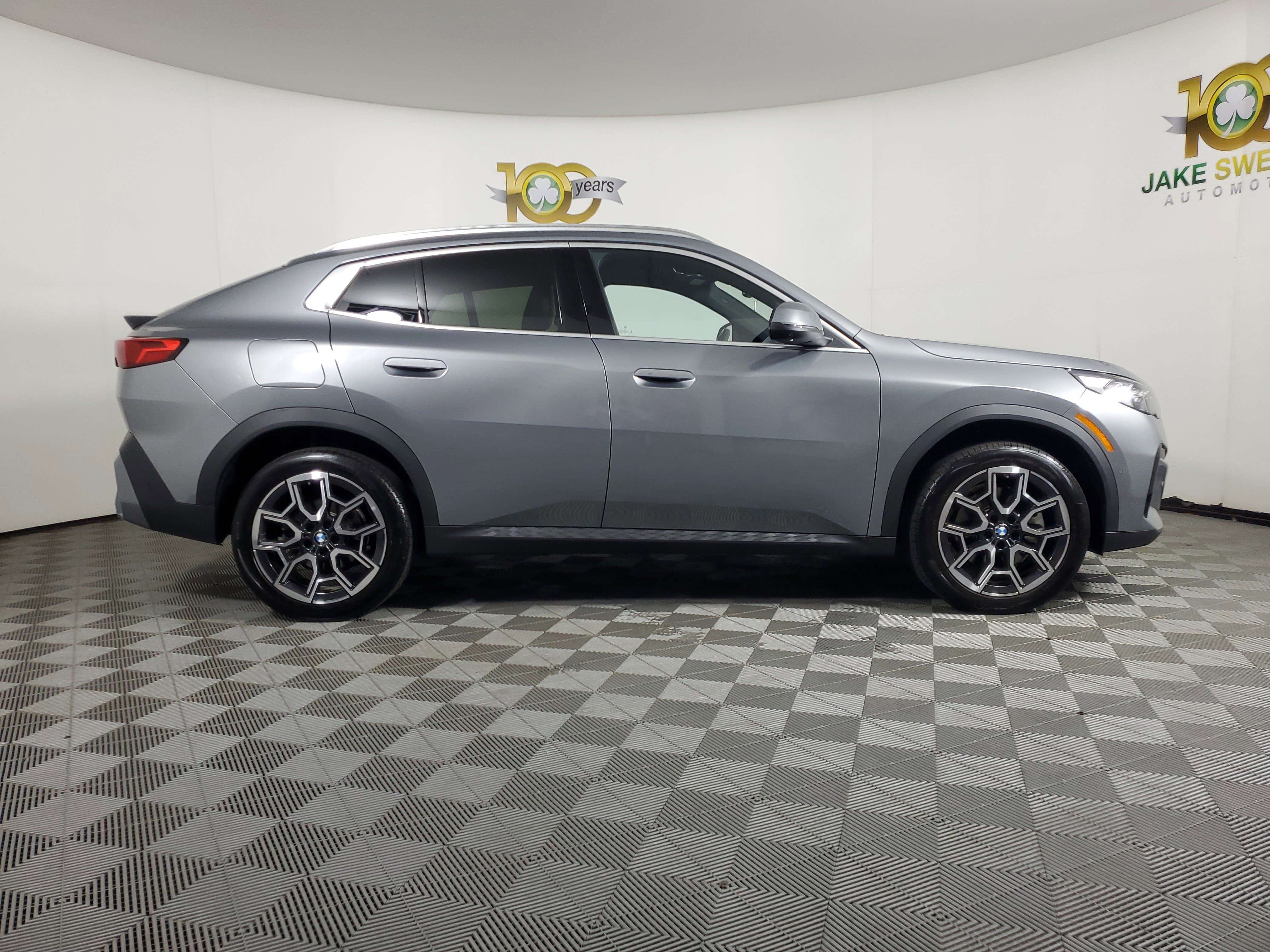 Certified 2025 BMW X2 xDrive28i w/ Premium Package image 8