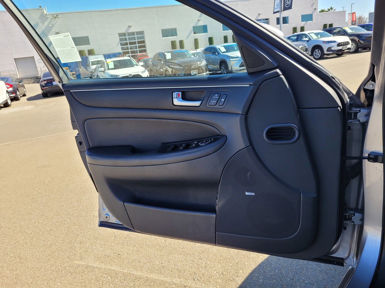 Used 2012 Hyundai Genesis 4.6 image 15