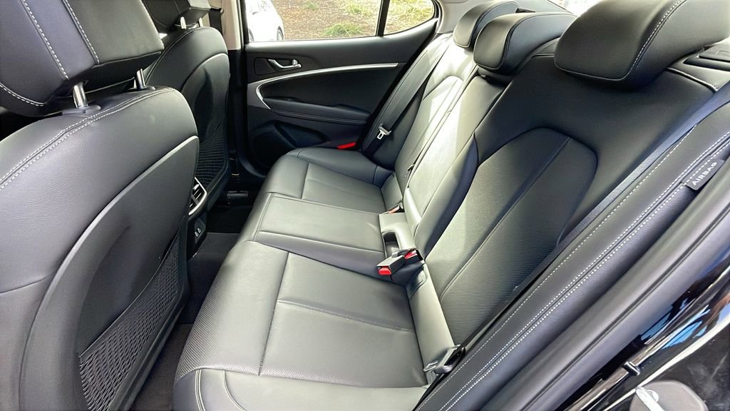 Used 2025 Genesis G70 2.5T image 16