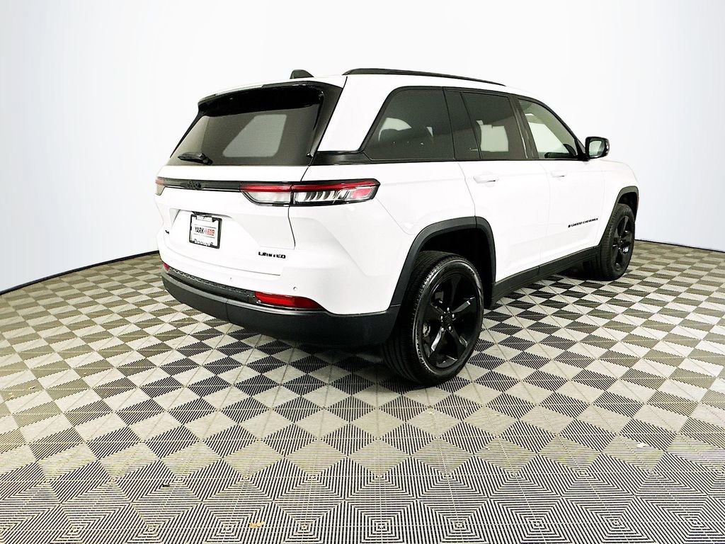 Certified 2025 Jeep Grand Cherokee Limited w/ Black Appearance Package image 12