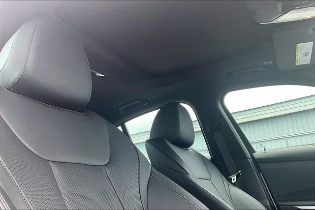 Used 2024 BMW 330e w/ Convenience Package RWD image 17