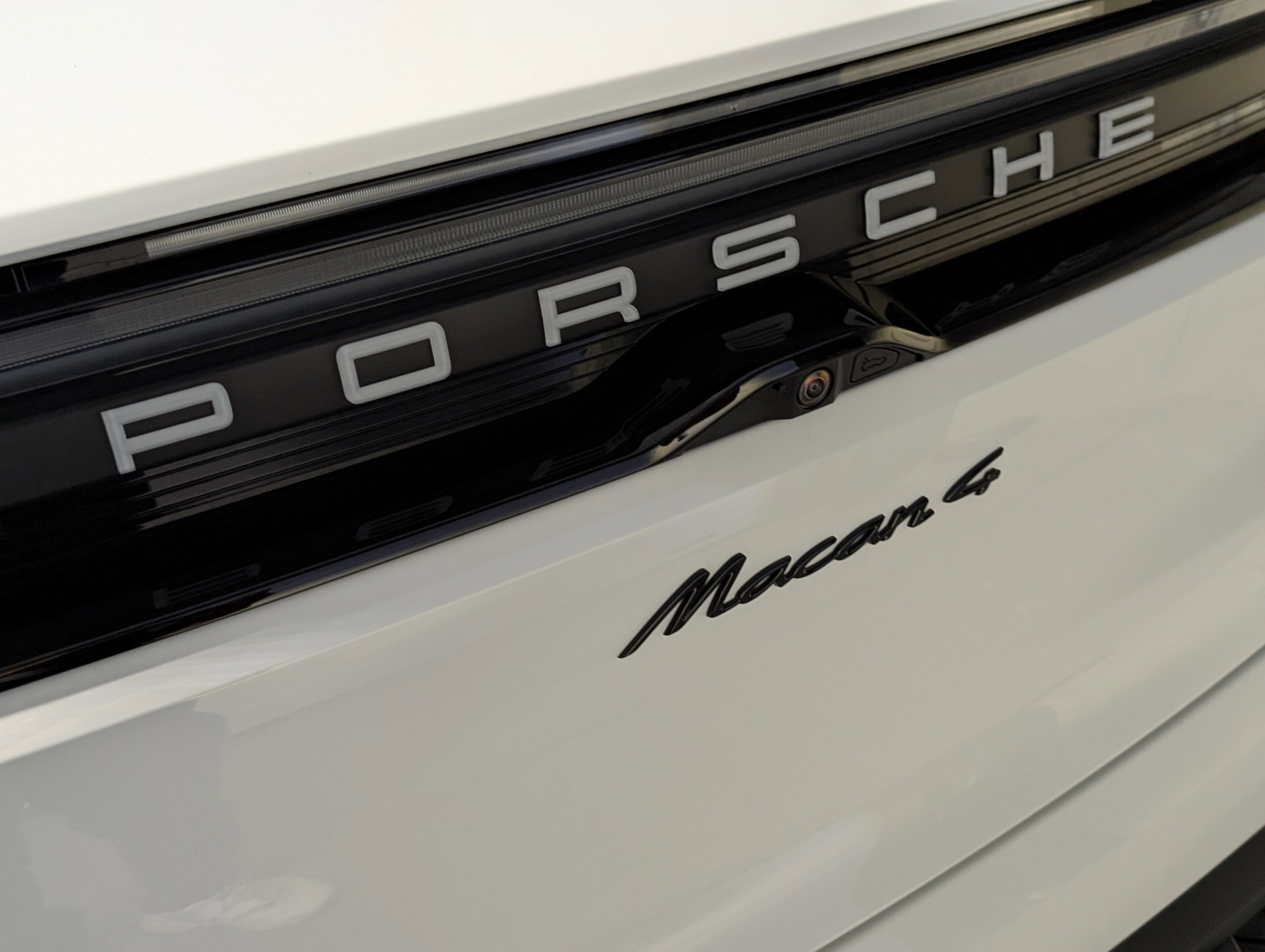 New 2026 Porsche Macan 4 Electric image 16