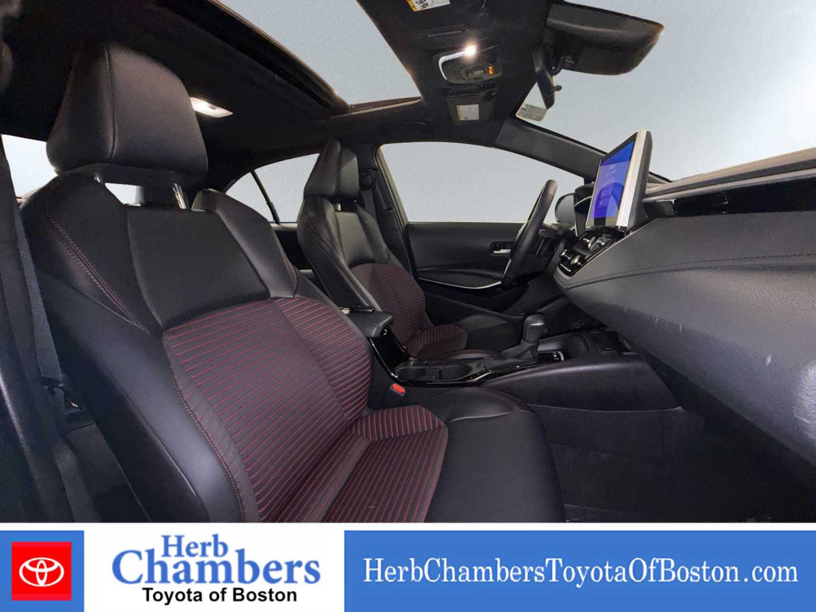 Used 2025 Toyota Corolla XSE FWD image 18