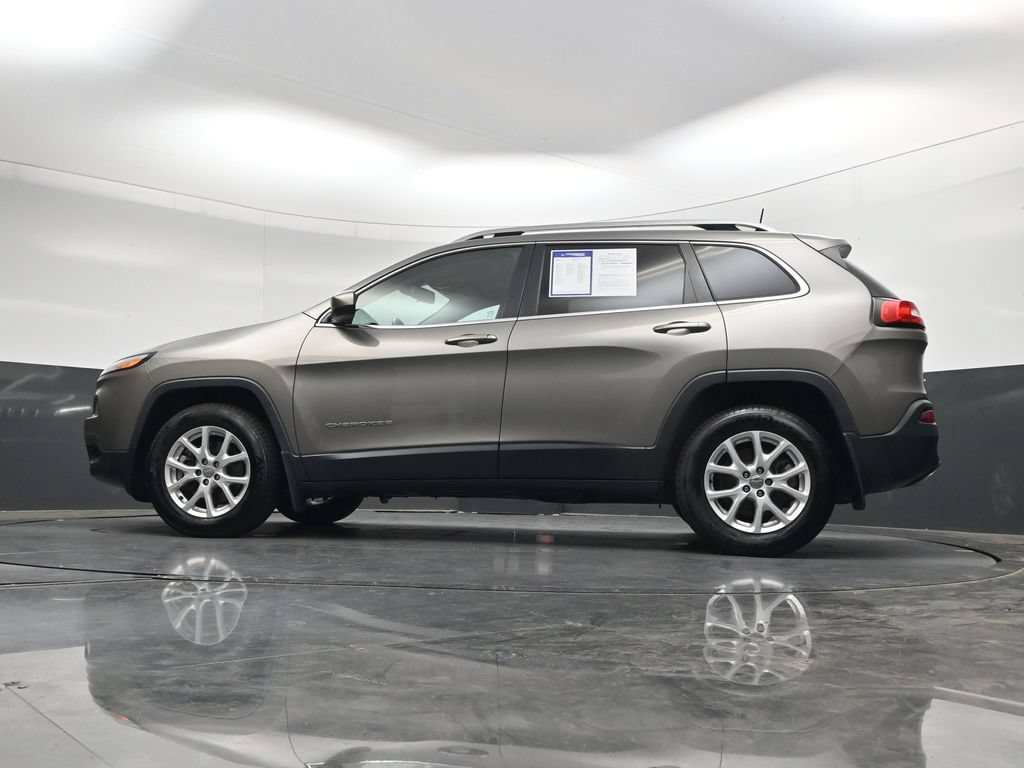 Used 2018 Jeep Cherokee Latitude w/ Cold Weather Group AWD/4WD image 43