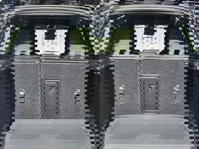 Certified 2023 Volvo XC40 Recharge Plus image 19