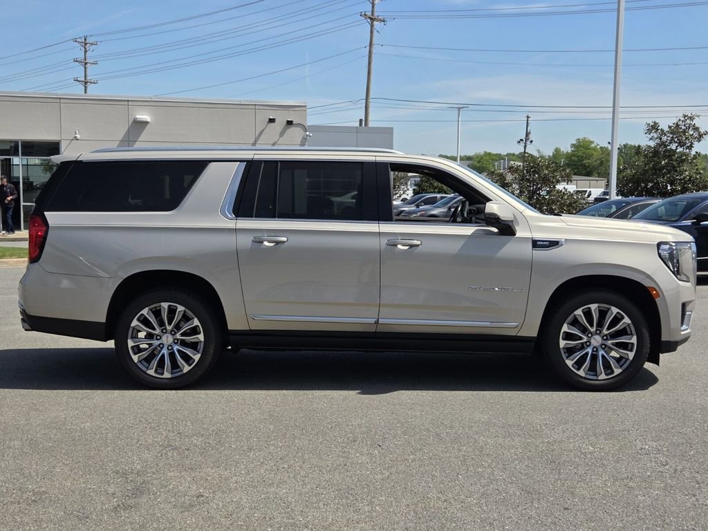 Used 2021 GMC Yukon XL Denali w/ Denali Premium Package image 6