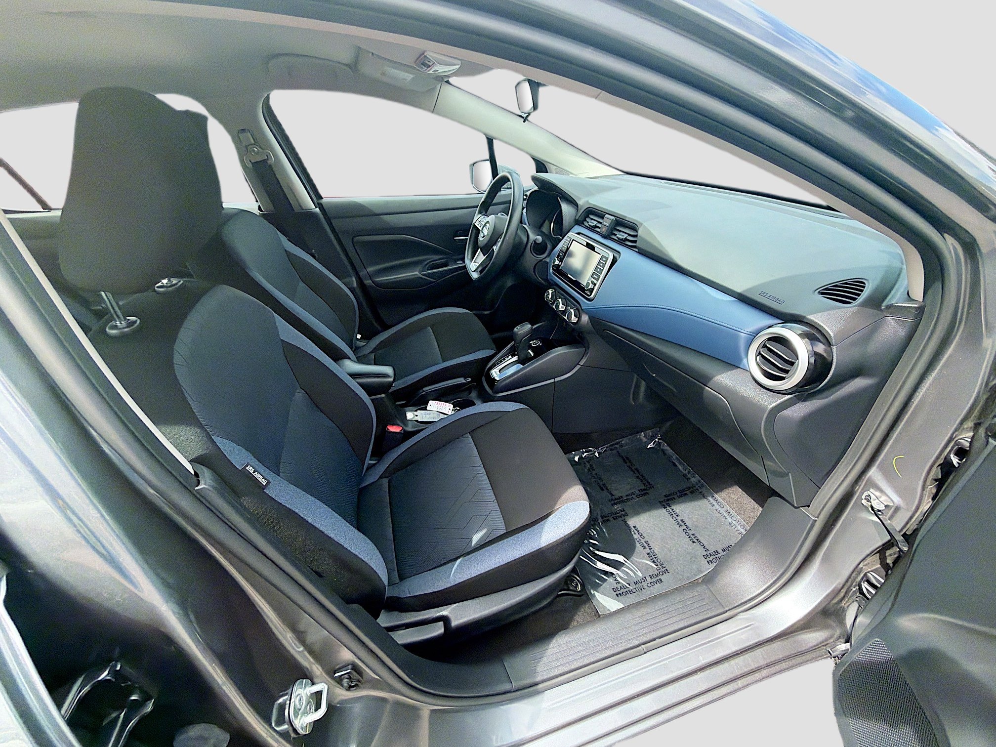 Used 2025 Nissan Versa SV image 30