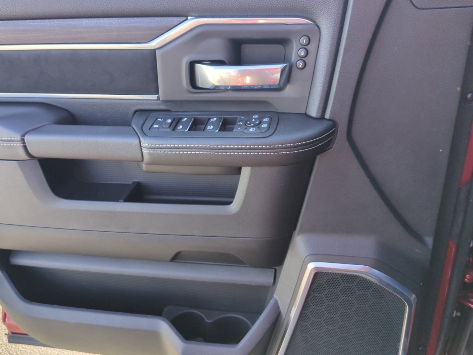 New 2026 RAM 2500 Laramie w/ Sport Appearance Package AWD/4WD image 13