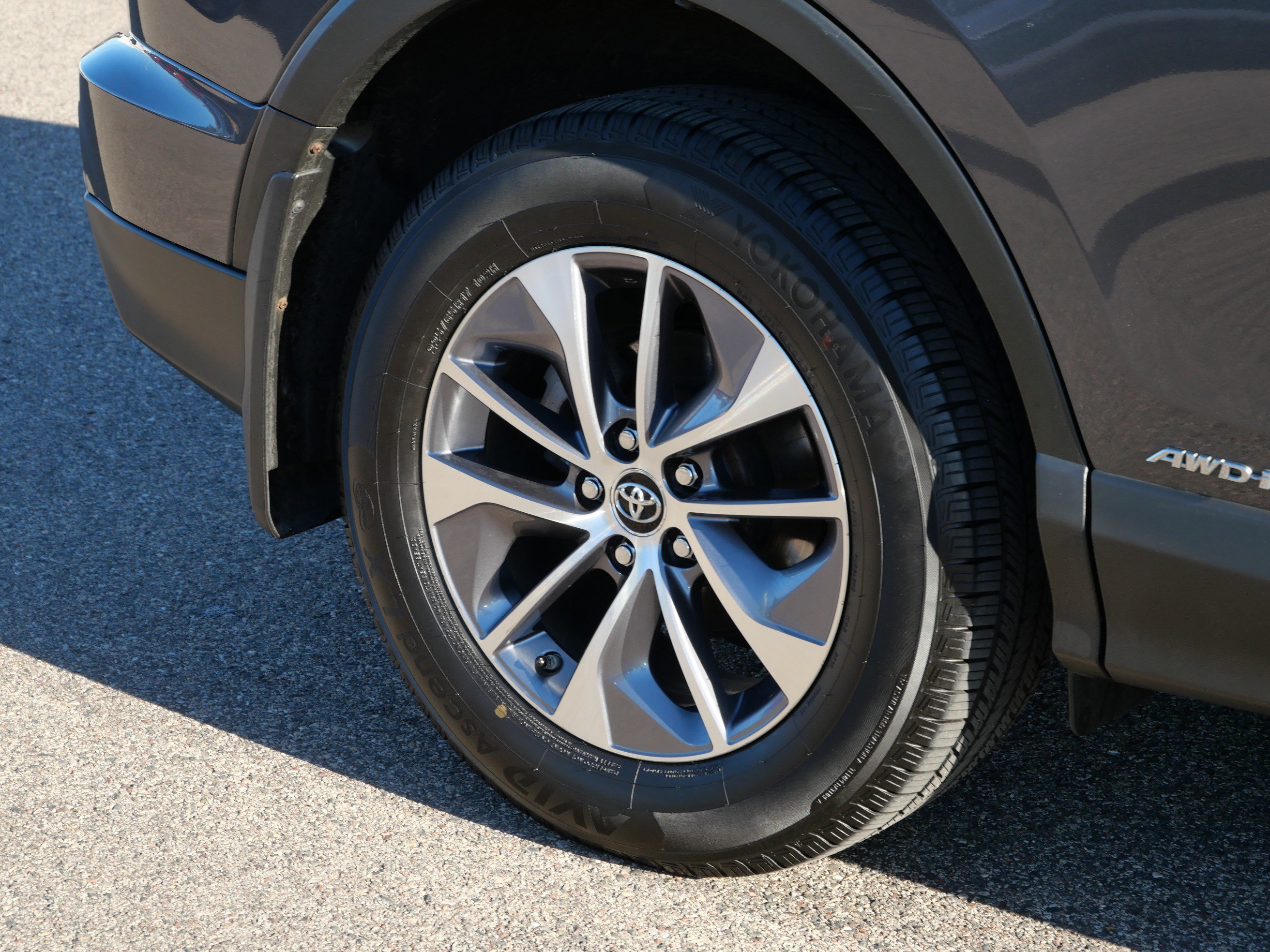 Used 2018 Toyota RAV4 LE AWD/4WD image 15