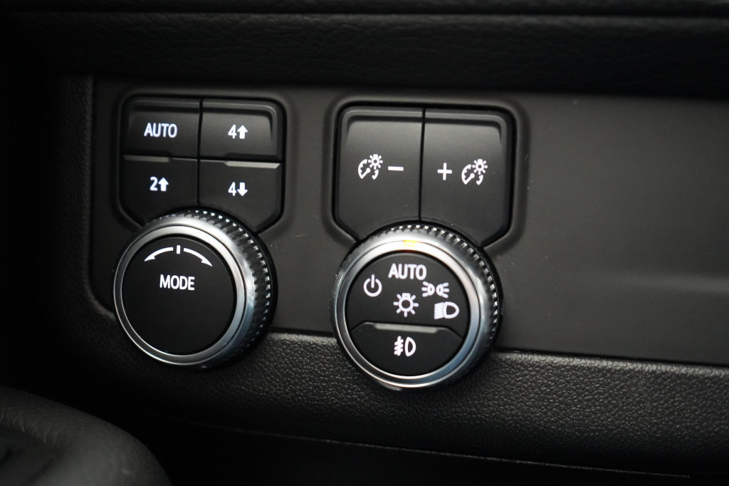 Used 2023 GMC Yukon Denali AWD/4WD image 26